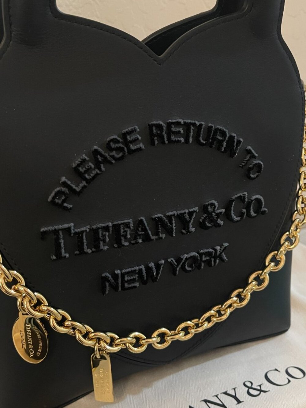 New Tiffany & Co. Tote Crossbody RTT Heart Handbag Black Leather Gold Charms - Picture 4 of 13